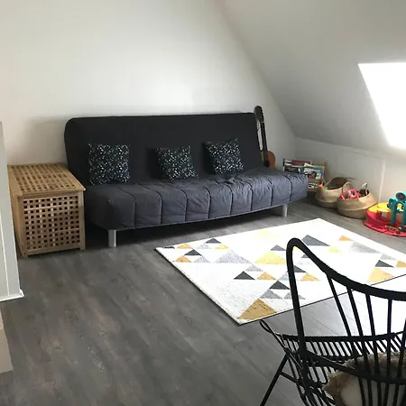 Triplex à 100m De La *