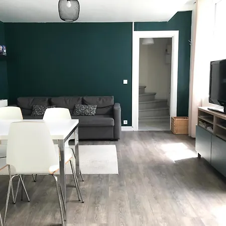Triplex à 100m De La Appartement