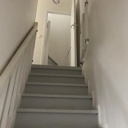 Triplex à 100m De La *