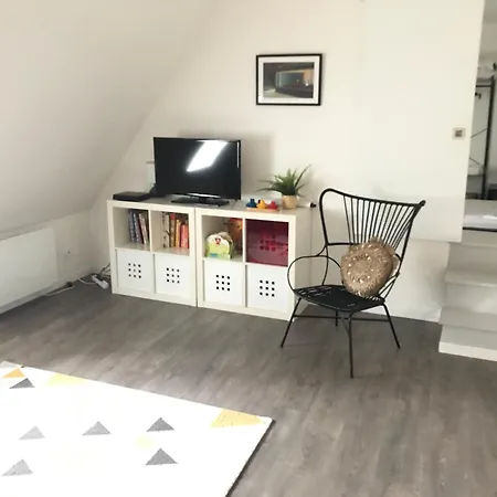 Triplex à 100m De La *